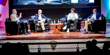 Fernando Carvallo dialogó con los economistas Pedro Francke, Roxana Barrantes y Luis Carranza durante el Hay Festival Arequipa. Debatieron sobre futuro del canon.