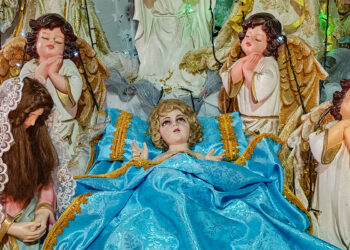 Las piezas originales del nacimiento (José, María, Jesús y los ángeles) fueron una herencia que doña Amanda recibió de su madre, y ella a la vez de su abuela.