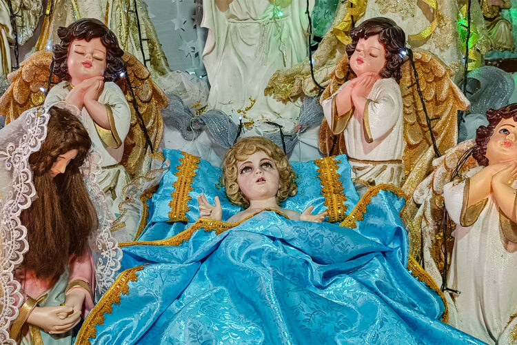 Las piezas originales del nacimiento (José, María, Jesús y los ángeles) fueron una herencia que doña Amanda recibió de su madre, y ella a la vez de su abuela.