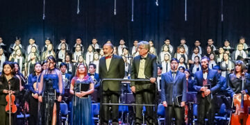Este concierto estará bajo la dirección de los maestros Augusto Vera Béjar y Jorge Lovón Caparó.
