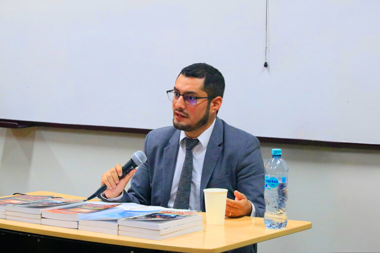 El economista Dante Urbina dio conferencia en la Universidad Católica San Pablo.