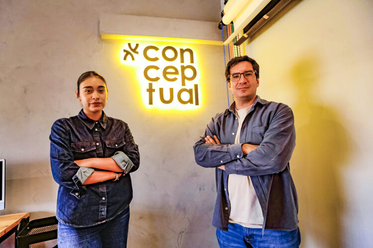 Valeria y Miguel Ángel, ambos esposos y socios, fundaron Conceptual Estudio en 2021.