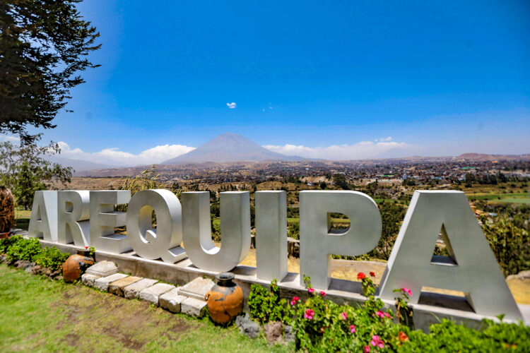 La población que radica en Arequipa se siente satisfecha de vivir en Arequipa.