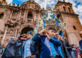 La Virgen sale de la Catedral del Cusco y recorre las calles del Centro Histórico, realizando varias paradas durante su recorrido.