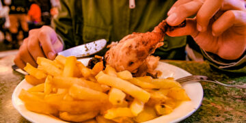 El consumo excesivo de pollo a la brasa puede causar diferentes tipos de cáncer.