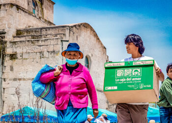 Adultos en condición vulnerable recibieron ayuda humanitaria.