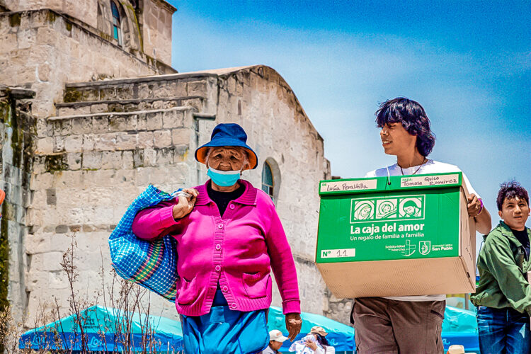 Adultos en condición vulnerable recibieron ayuda humanitaria.