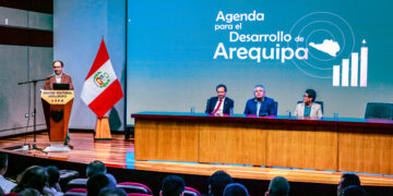 El vicerrector académico de la Universidad Católica San Pablo, Efraín Zenteno, invocó a todos los actores sociales de Arequipa para implementar este proyecto de desarrollo regional.