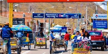 Frontera entre Puno y Bolivia es altamente transitada por comerciantes que intercambian toda clase de productos.