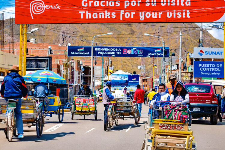 Frontera entre Puno y Bolivia es altamente transitada por comerciantes que intercambian toda clase de productos.