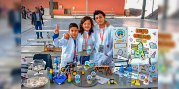 Estudiantes escolares de Arequipa forman parte de Club de Robótica de la UCSP.