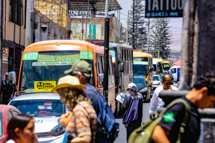 El centro histórico de Arequipa, por sus calles estrechas, es una de las zonas más congestionadas.