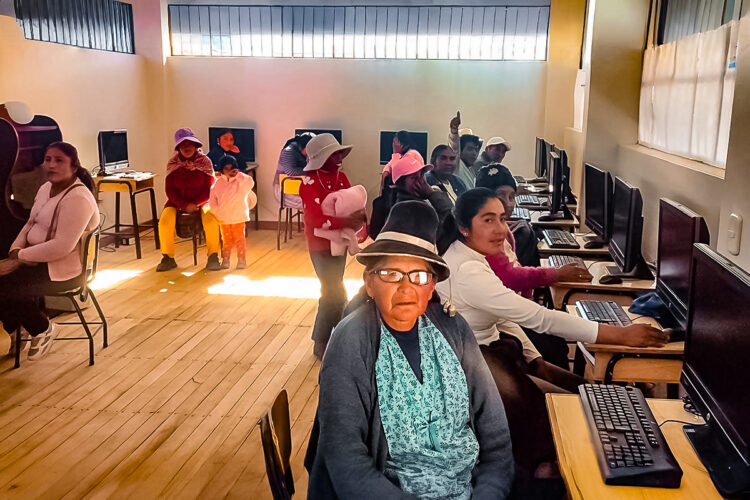 Población de Ayaviri es favorecida con los proyectos solidarios que realiza la UCSP en esta localidad puneña.