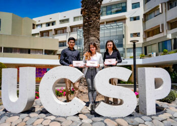Estudiantes de Administración de Negocios de la San Pablo que lograron el primer lugar en competencia internacional.
