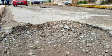 Los huecos en las vías de todos los distritos no solo provocan gastos en los transportistas por reparaciones y mantenimiento, sino que también generan inseguridad vial.