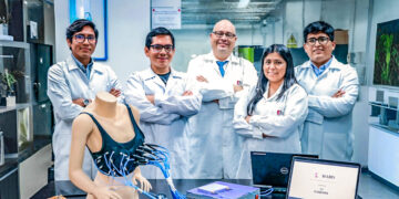 Equipo de investigadores de la Universidad Católica San Pablo que desarrolla proyectos en radiofrecuencia orientados a la detección temprana del cáncer. Lo lidera el Mgtr. Ebert San Román.