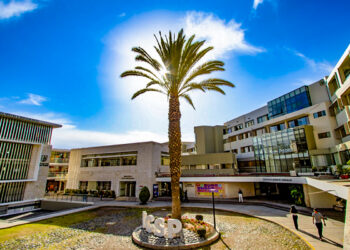 La UCSP lidera a nivel nacional en otorgar beneficios económicos a sus estudiantes según informe de la Sunedu.