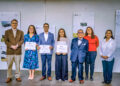 Los ganadores del concurso posan junto a las autoridades de la San Pablo e invitados de la ceremonia.