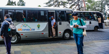 Los usuarios del transporte público son los principales afectados por el incremento del pasaje.