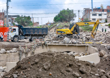 ¿Qué puede hacer el ser humano frente al poder de la naturaleza? Prevenir. Pero el político y la sociedad poco invierten en prevención.