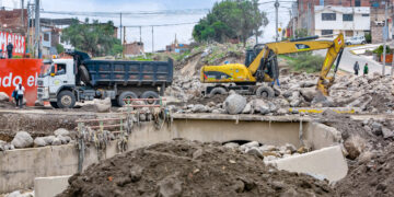 ¿Qué puede hacer el ser humano frente al poder de la naturaleza? Prevenir. Pero el político y la sociedad poco invierten en prevención.