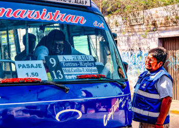 Aunque el Municipio Provincial de Arequipa rechazó la suba del pasaje urbano, los transportistas siguen cobrando S/ 1.50 por adulto. A niños y escolares, cobran 1 sol. (Foto: Municipalidad de Arequipa)