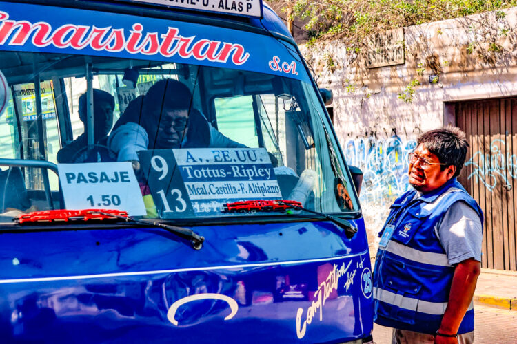 Aunque el Municipio Provincial de Arequipa rechazó la suba del pasaje urbano, los transportistas siguen cobrando S/ 1.50 por adulto. A niños y escolares, cobran 1 sol. (Foto: Municipalidad de Arequipa)