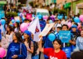 Niños, jóvenes y adultos participan en el tradicional Corso por la Vida y la Familia.