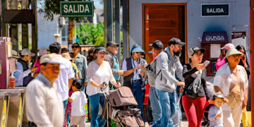 La población arequipeña acudió de forma masiva hasta los centros de votación.