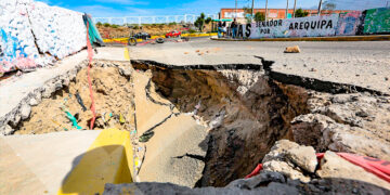 Hasta el momento, no hay una solución cercana para habilitar el paso, los vehículos deben buscar rutas alternas, provocando demoras en la zona.
