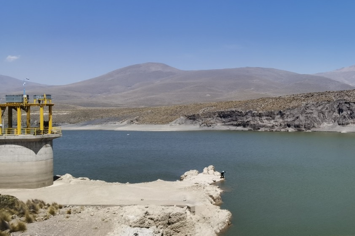El sector agrícola y minero tendrán que optimizar el uso de agua ante reducción de la descarga de las represas.
