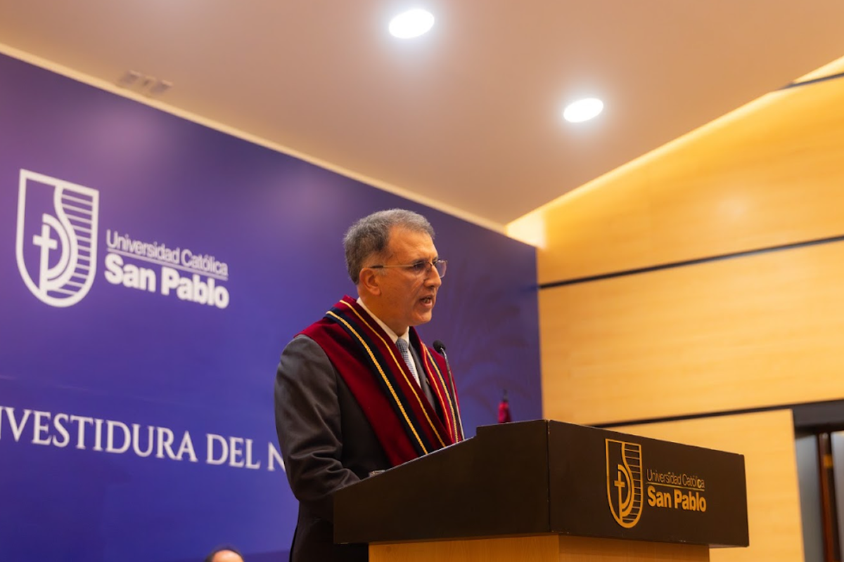 Alejandro Estenós Loayza, asumió como rector de la Universidad Católica San Pablo.