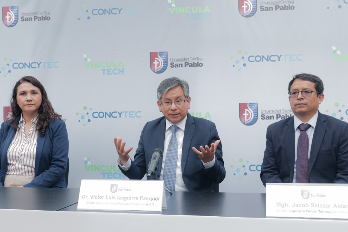 Víctor Izaguirre Pasquel, funcionario de Concytec destacó que las universidades tienen la misión no solo de formar profesionales, sino de generar conocimiento y tecnología.