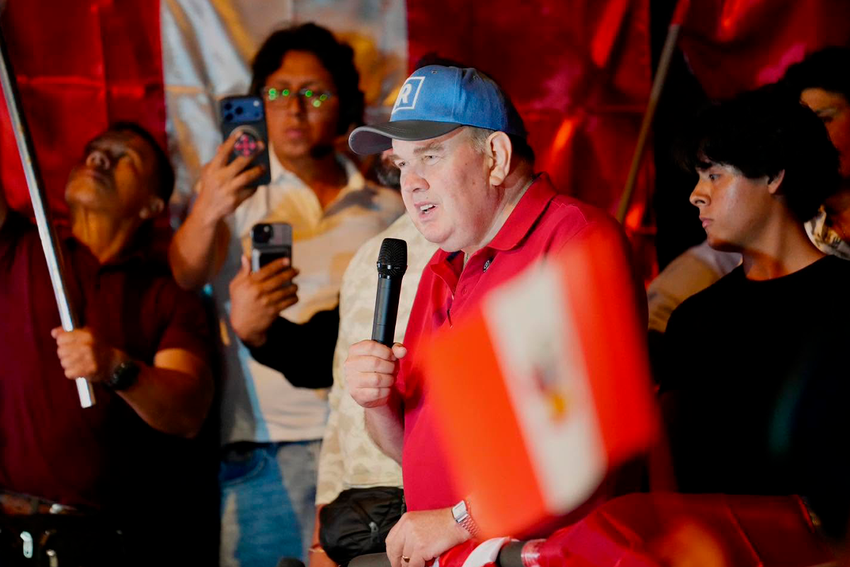 Ante la renuncia de Luis Rubio, Rafael López Aliaga encabeza la lista de candidatos a la Municipalidad Metropolitana de Lima.