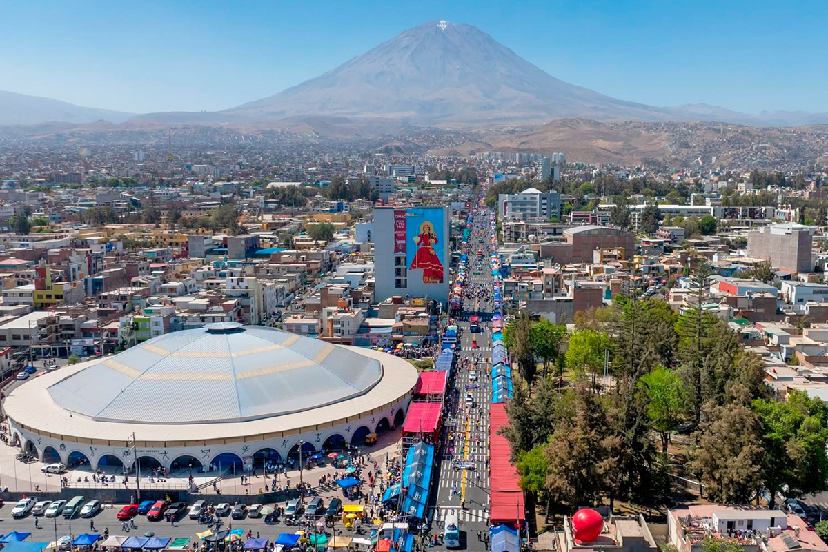 El Corso de la Amistad 2026 tendrá una variación en su ruta final. Este año, el desfile recorrerá parte de la avenida Dolores y culminará en la avenida Los Incas. Foto: MPA