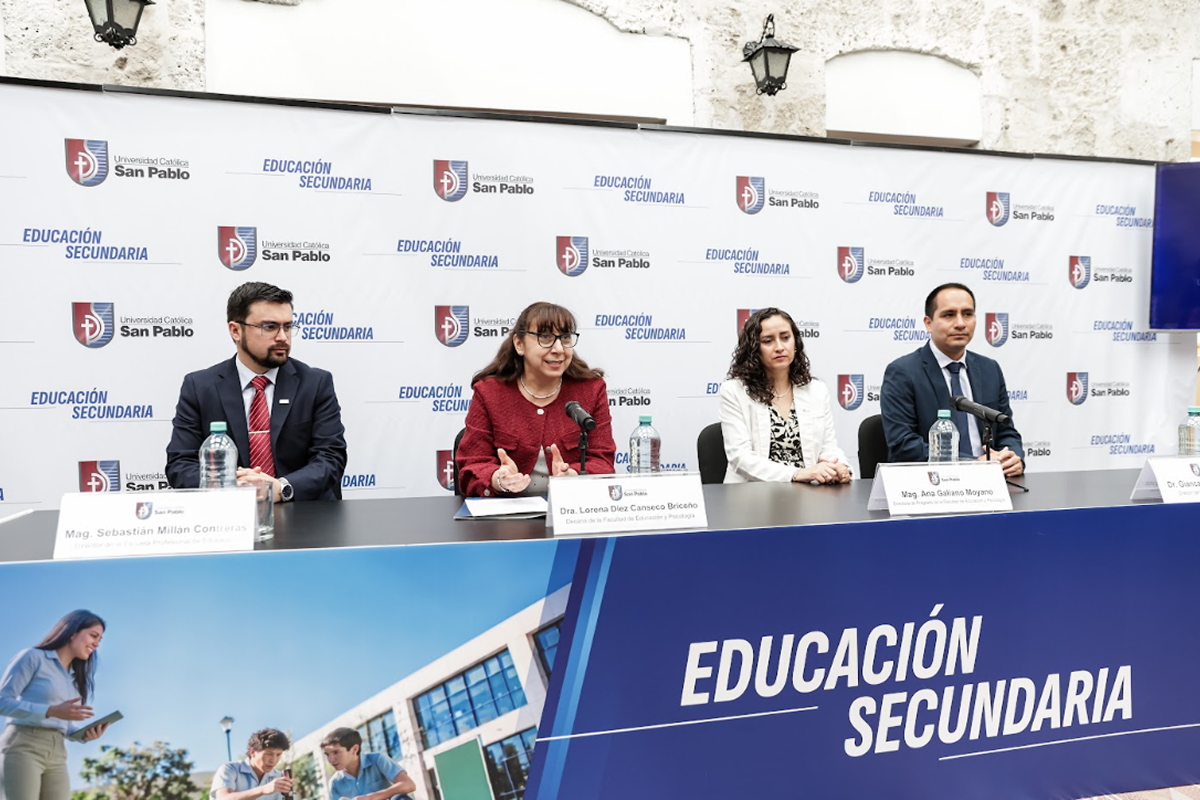 Autoridades de la San Pablo presentaron su nueva carrera de Educación Secundaria con dos especialidades.