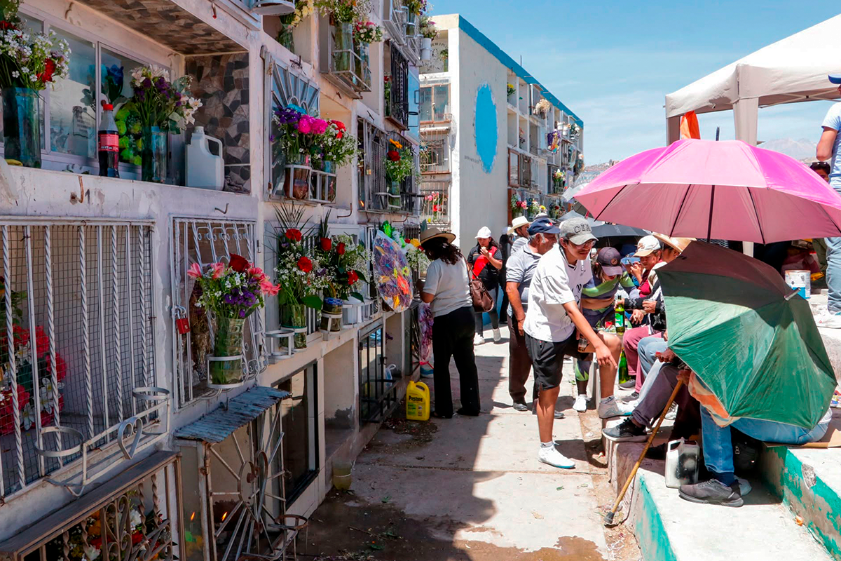 Está prohibido ingresar bebidas alcohólicas a los cementerios durante las celebraciones de Todos los Santos. Foto: difusión.