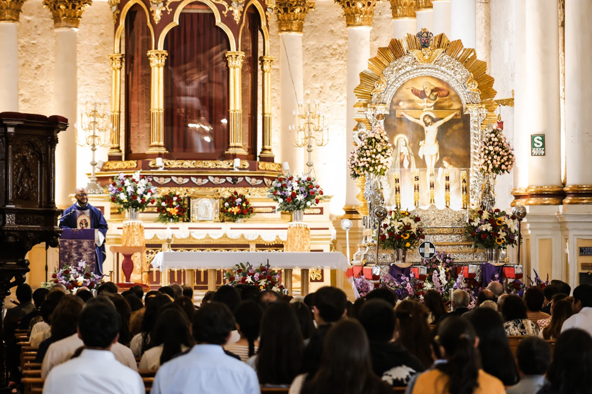 La misa fue celebrada por el padre Cergio Becerra en la iglesia de San Agustín.